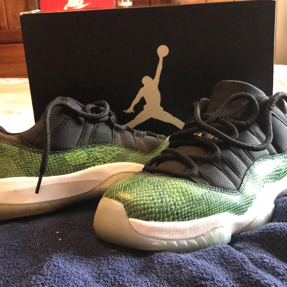 Jordan 11 Low nightshade/ snakeskin